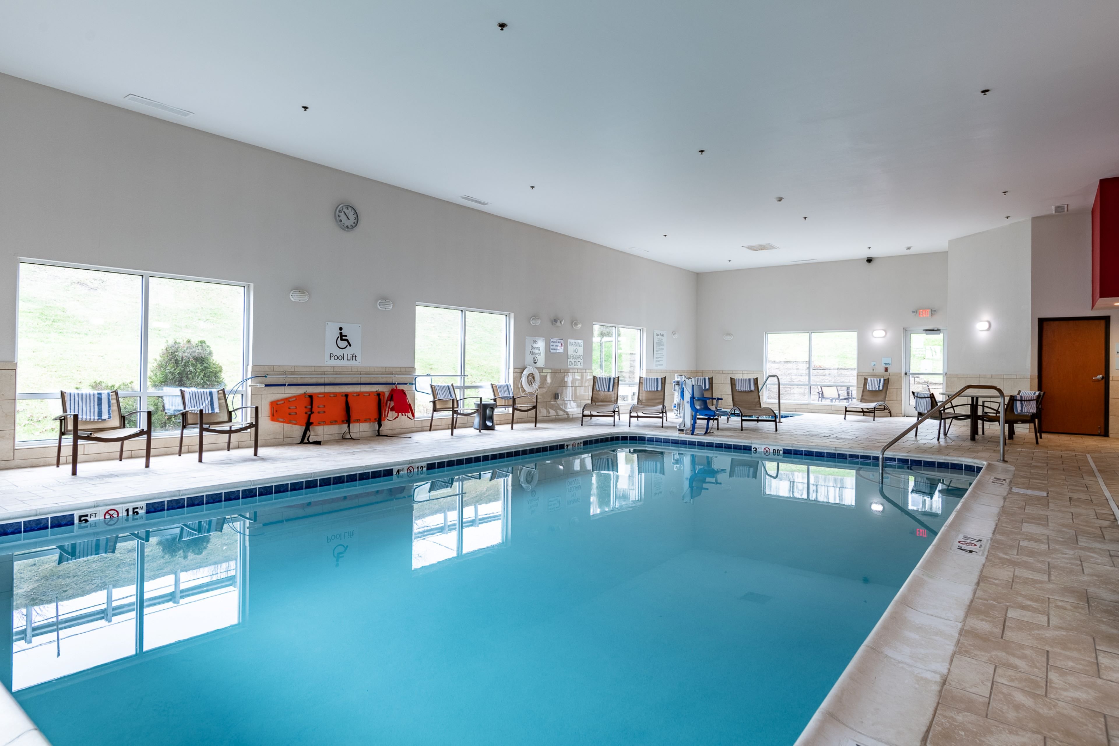 Holiday Inn Express & Suites New Martinsville 39/73