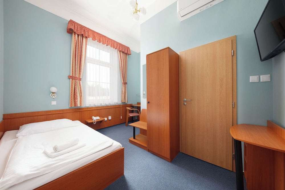Hotel Nikolas 12/50