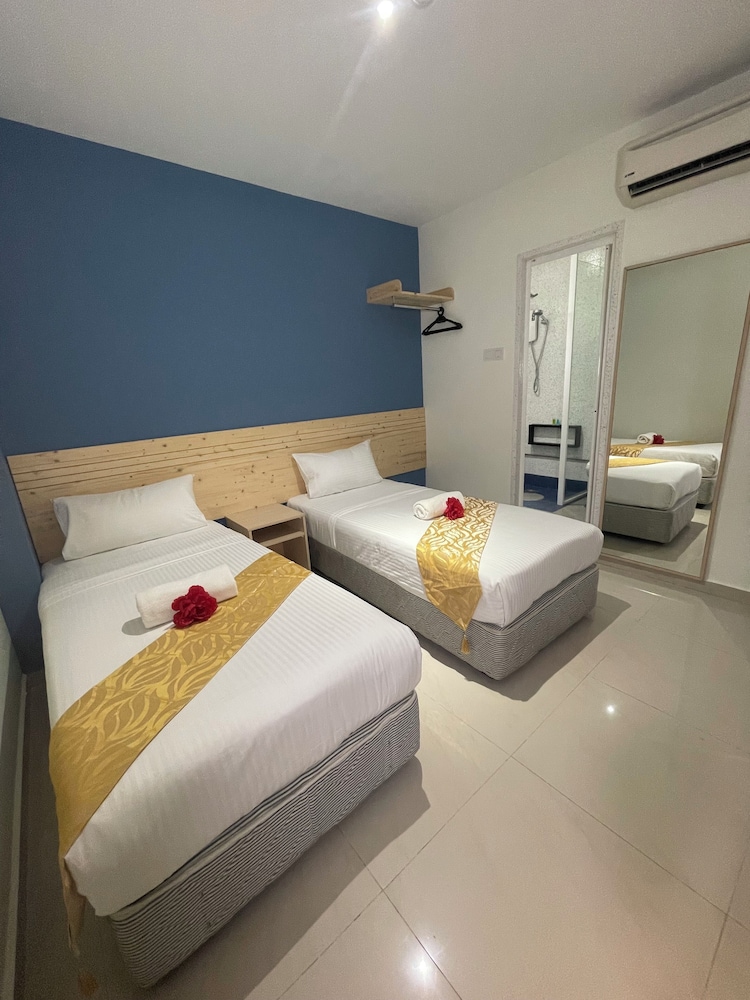 Premier, Twin Beds, No Window