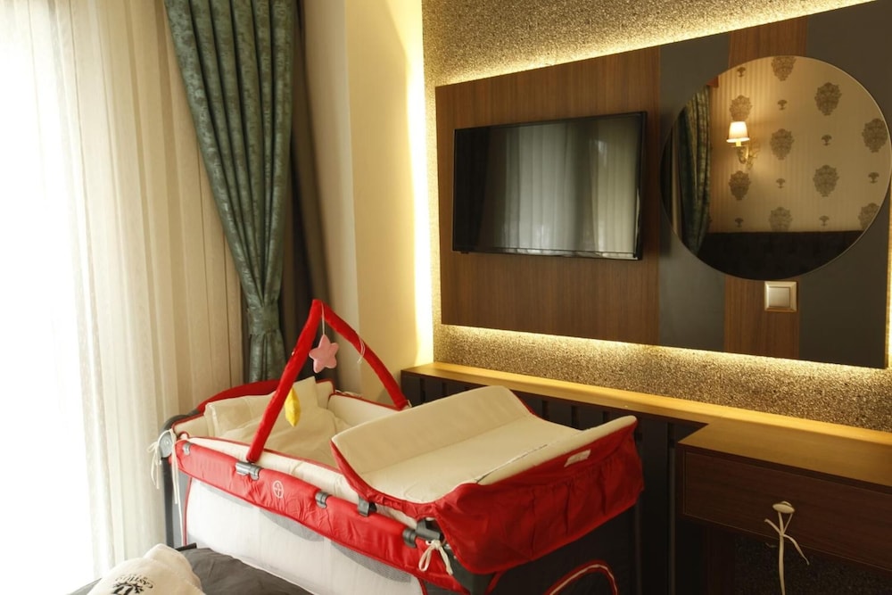Castillo Luxury Rooms And Suites 15/38
