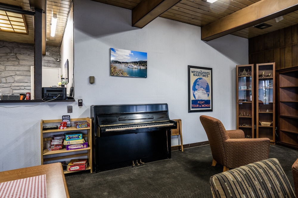 Blue Coast Inn and Suites 26/41