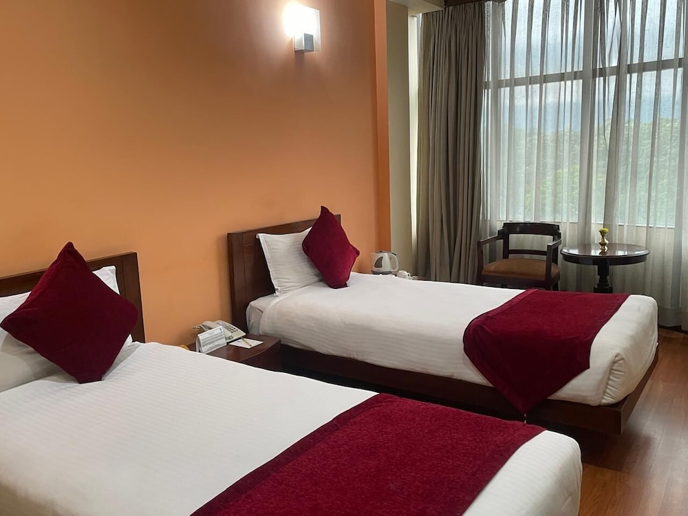 SUMMIT RESIDENCY AIRPORT HOTEL 24/48