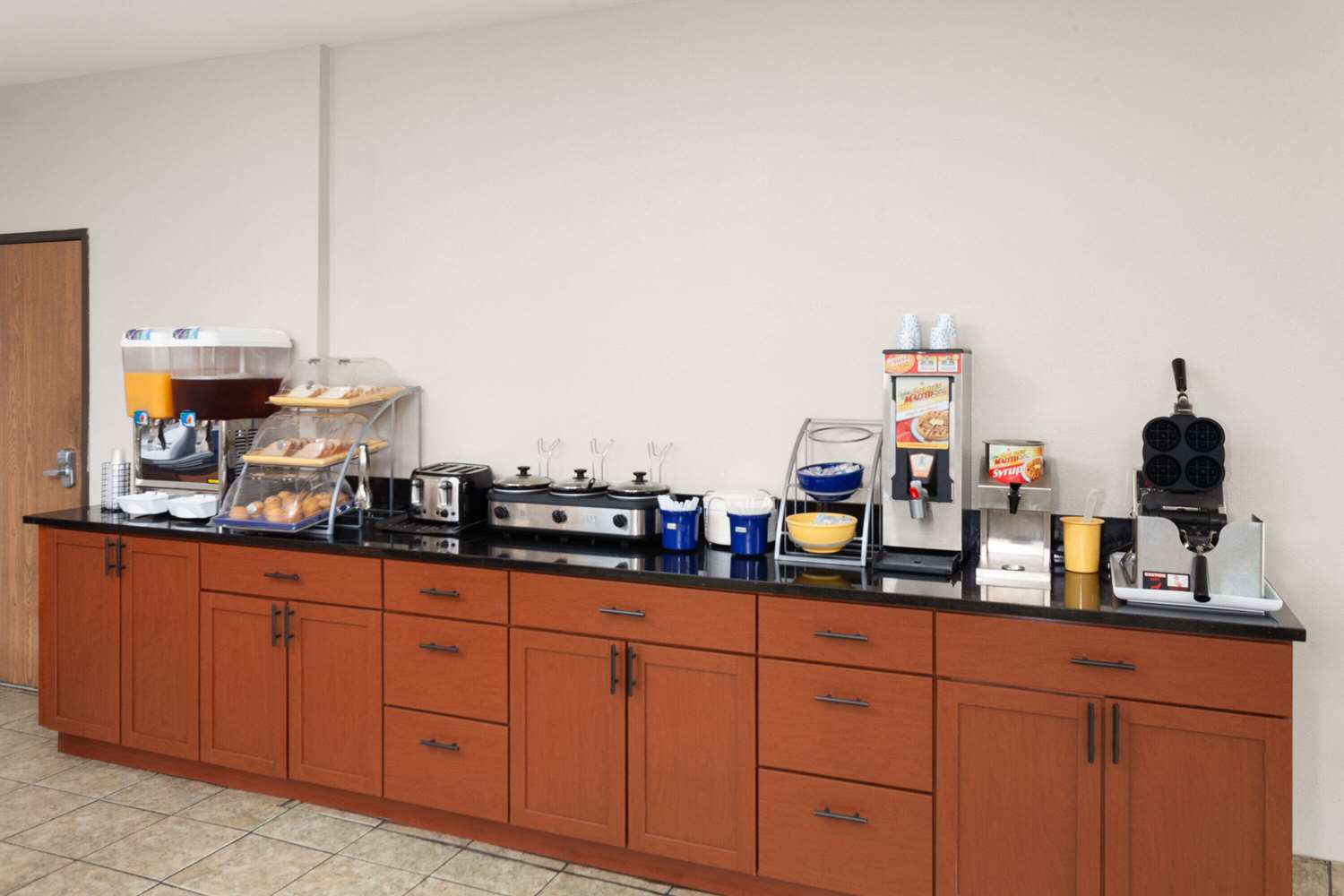 Days Inn & Suites by Wyndham Morris/I-80 5/18