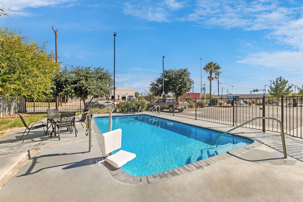 Baymont by Wyndham San Antonio Downtown 25/40