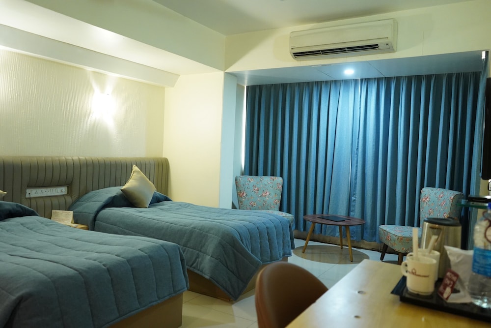 Diplomat Hotel 22/59