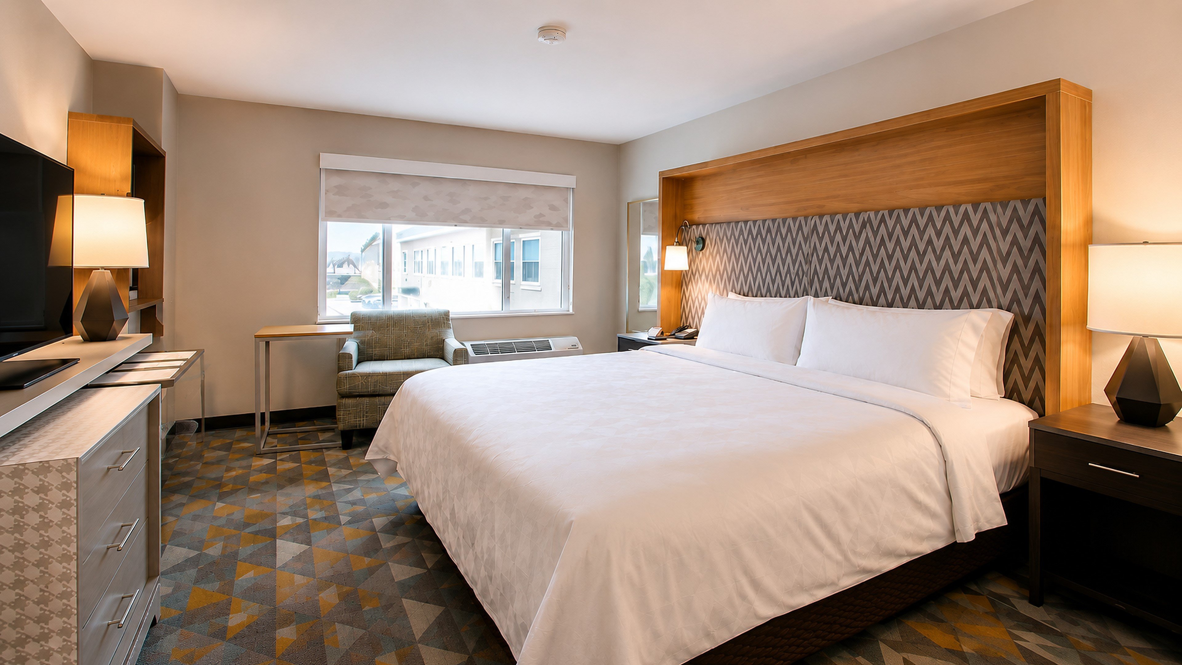 Holiday Inn Salem 7/50