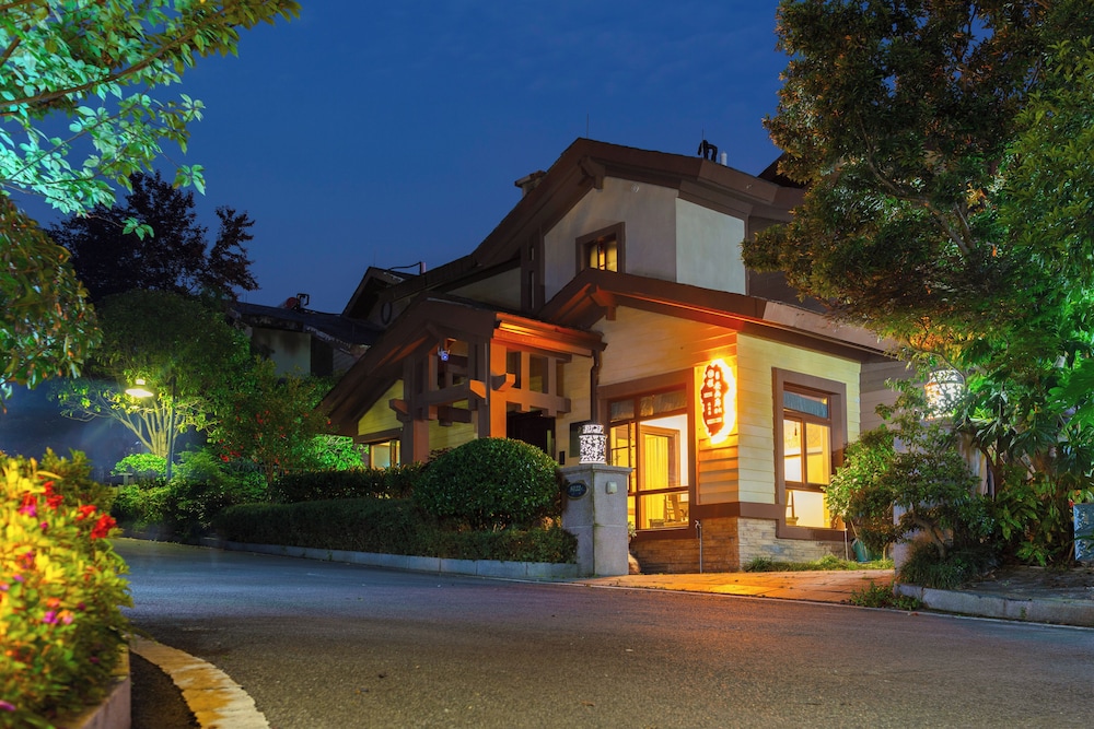 King Maker Grand Hotel 4/49