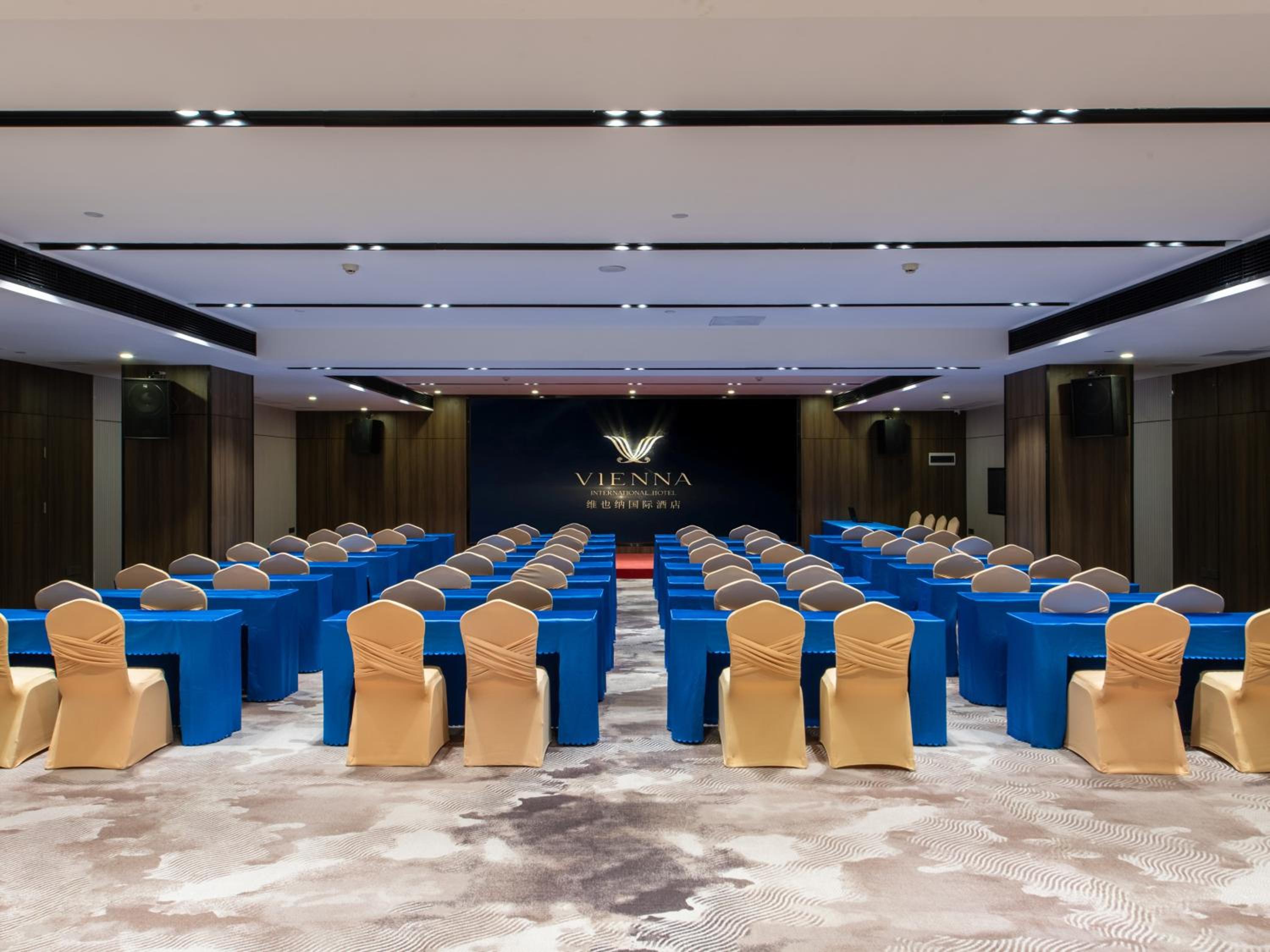Vienna International Hotel Guangzhou Airport 53/55