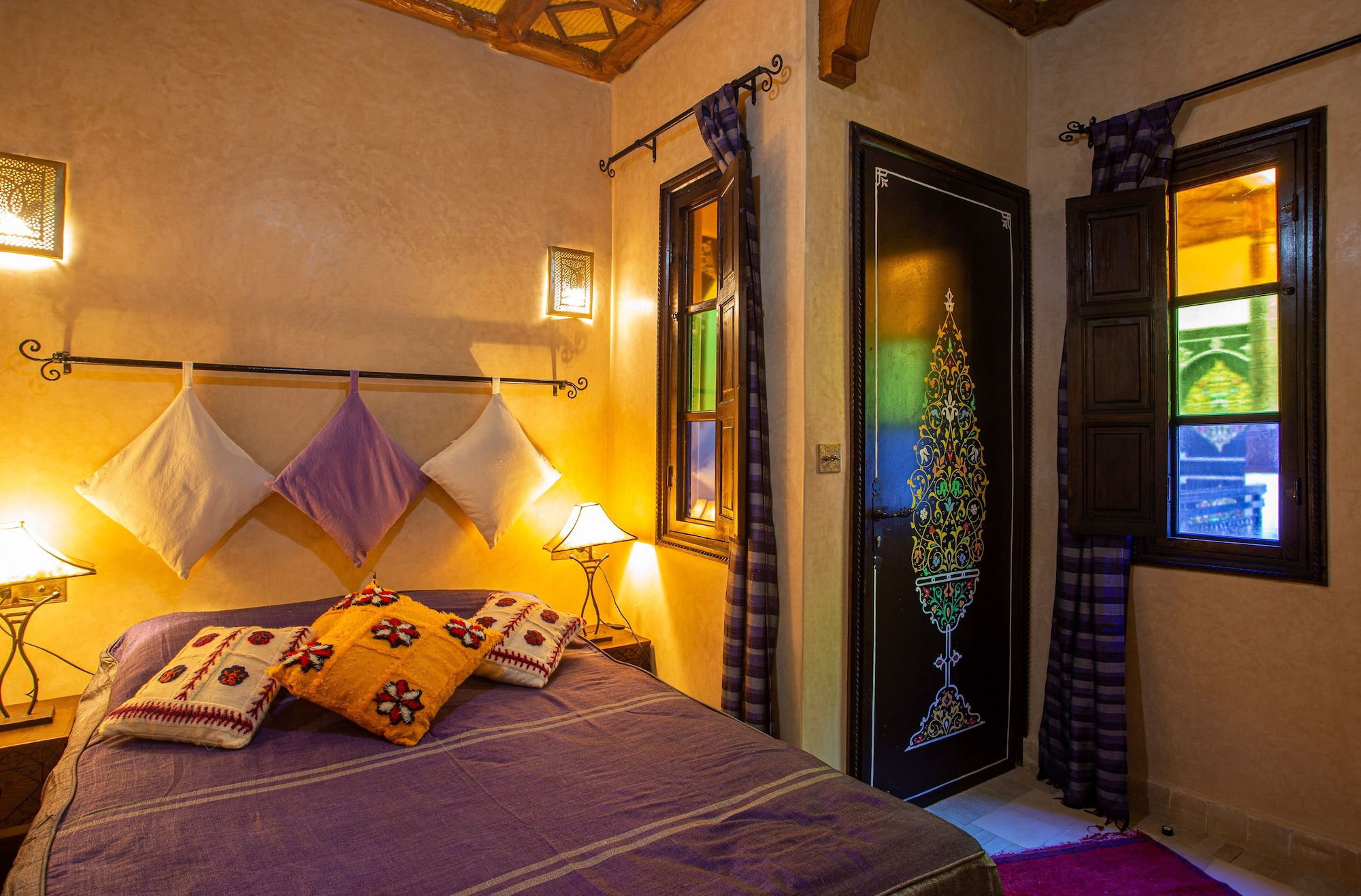 DOUBLE BED, PRIVATE BATHROOM