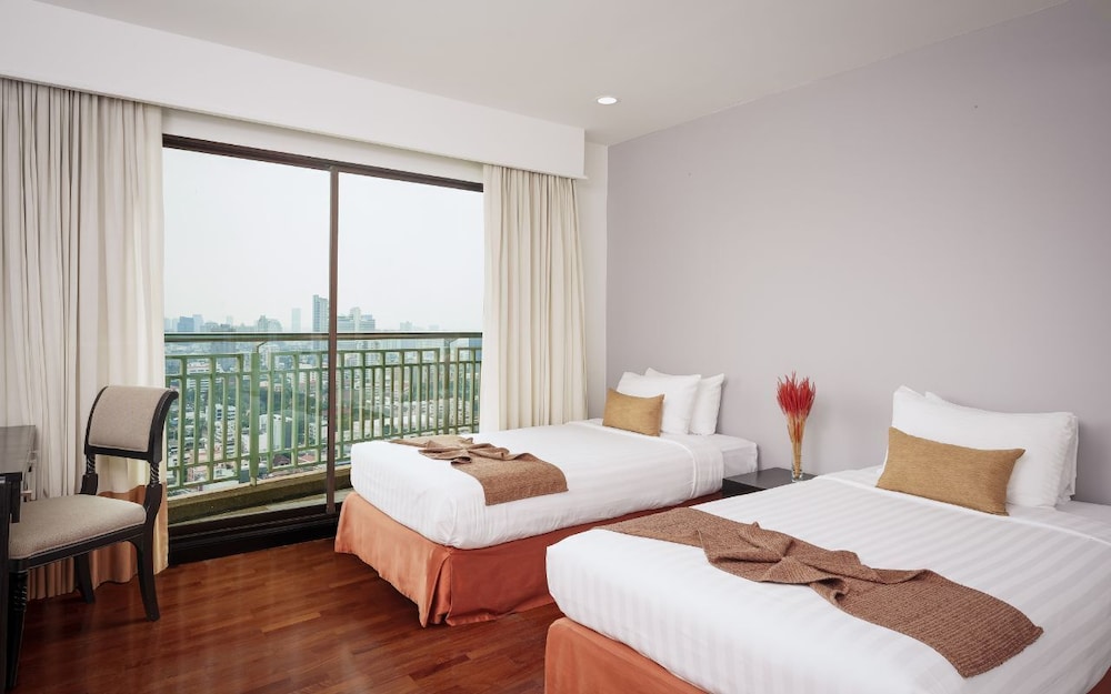3 Bedrooms, Premier, King and Twin Beds
