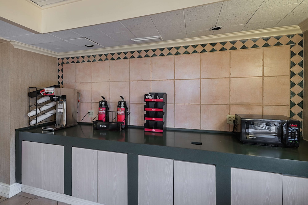 Motel6 Grand Prairie, TX - Interstate 30 16/51