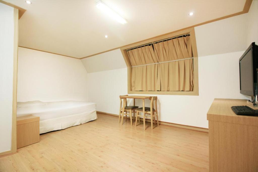 Hotel Orange 26/75