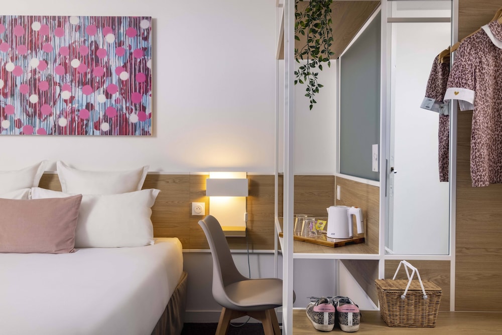 Hotel Paris Louis Blanc - Gare du Nord, Paris 10 23/67