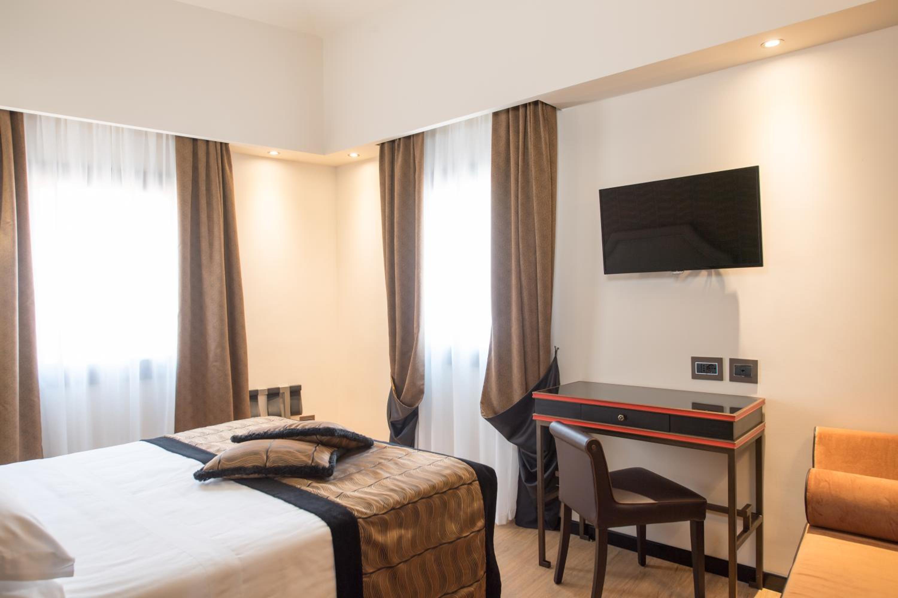 Charming, Altana, Double Bed, Street View