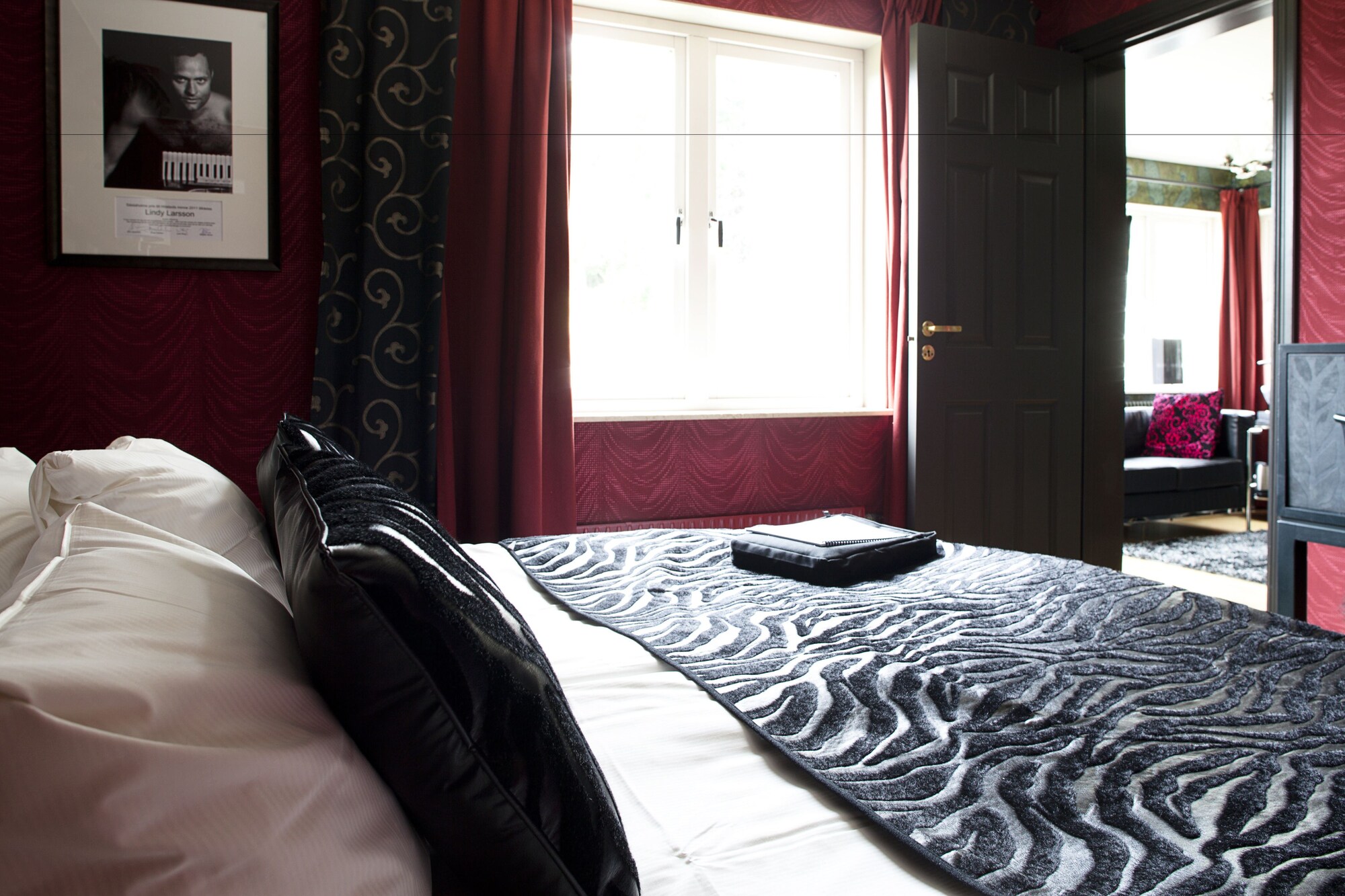 JUNIOR SUITE