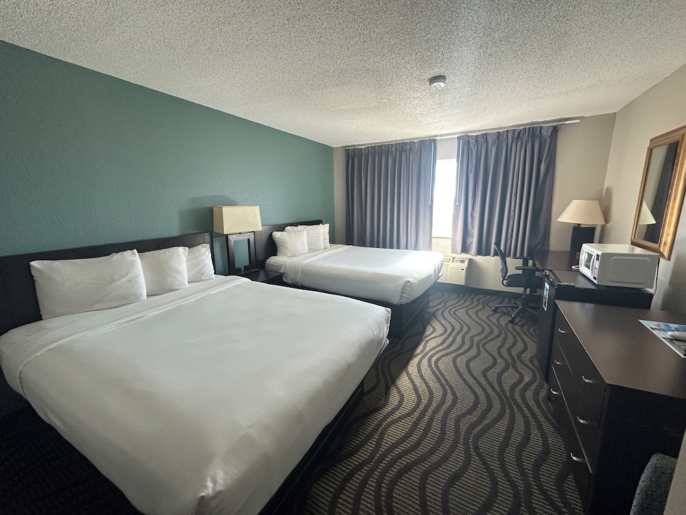Baymont Inn & Suites by Wyndham Lincoln NE 12/47