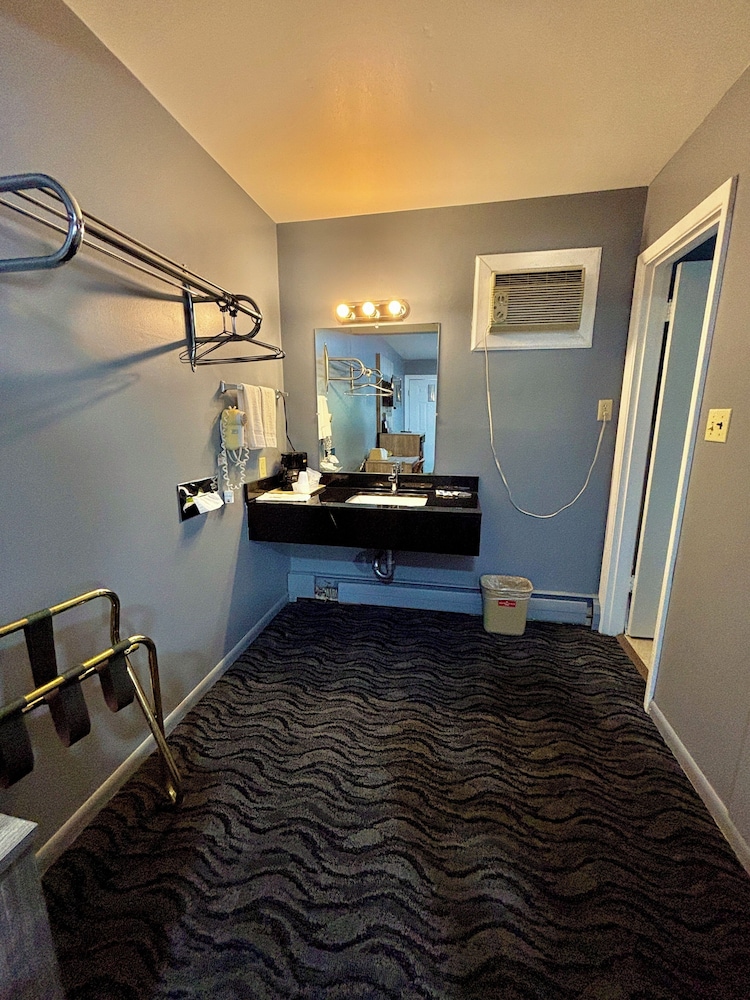 Hometown Inn Athens 22/31