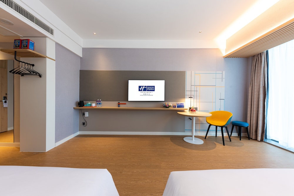 Holiday Inn Express Nanchang Riverside 8/77
