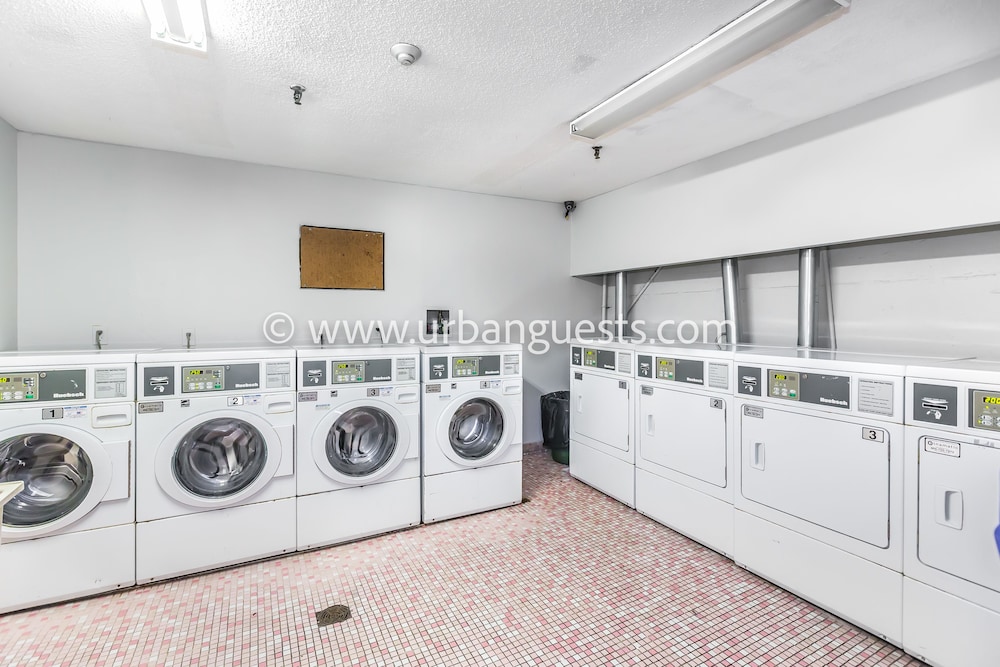 Toronto Furnished Living 7/52