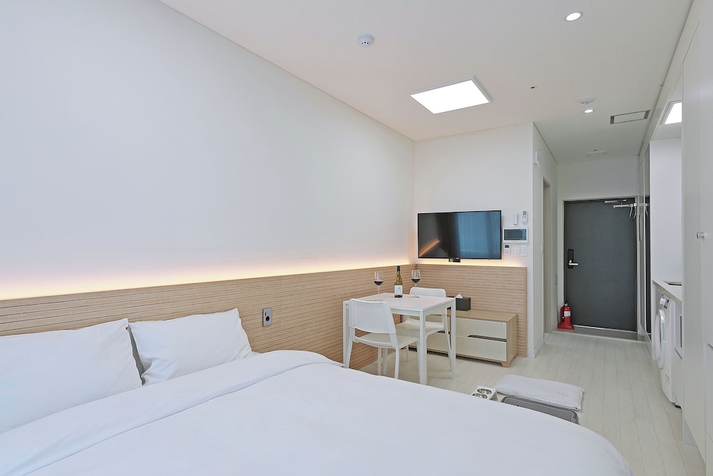 Beach, Standard, Double Bed, Lake View, Pet Friendly