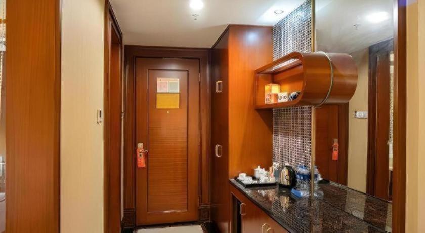 Yijian Haoting Holiday Hotel 45/46