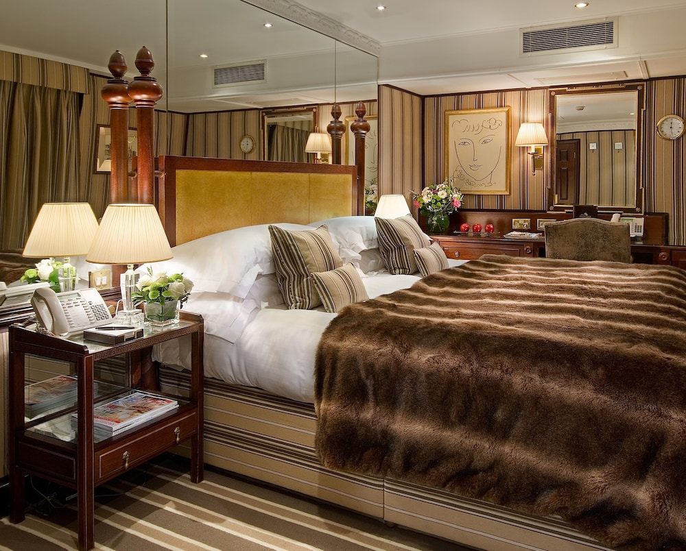The Chesterfield Mayfair 25/84