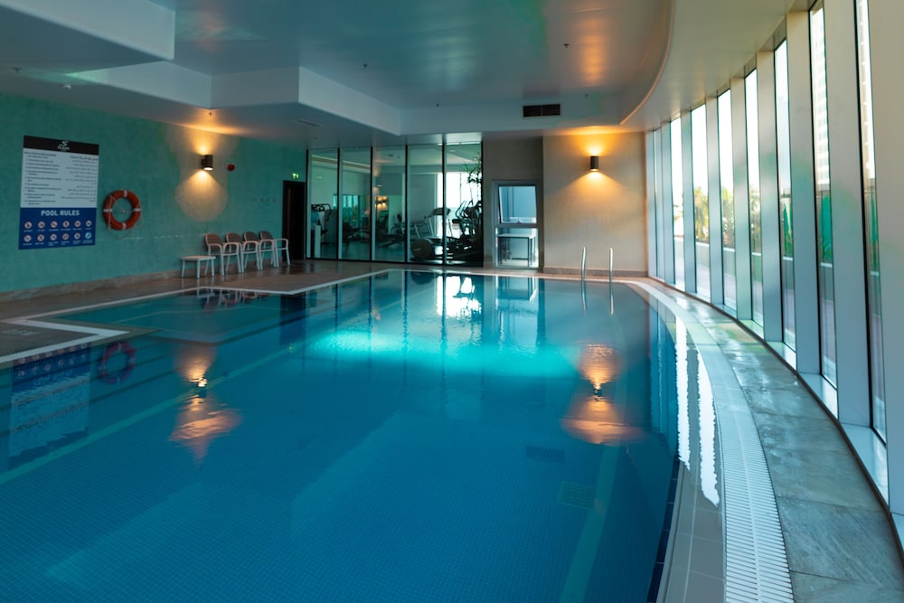 S Plaza Suites Hotel 33/70
