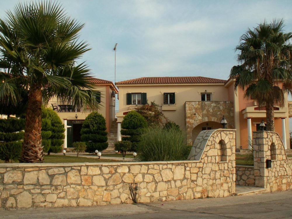 Elanthi Village Hotel 79/85