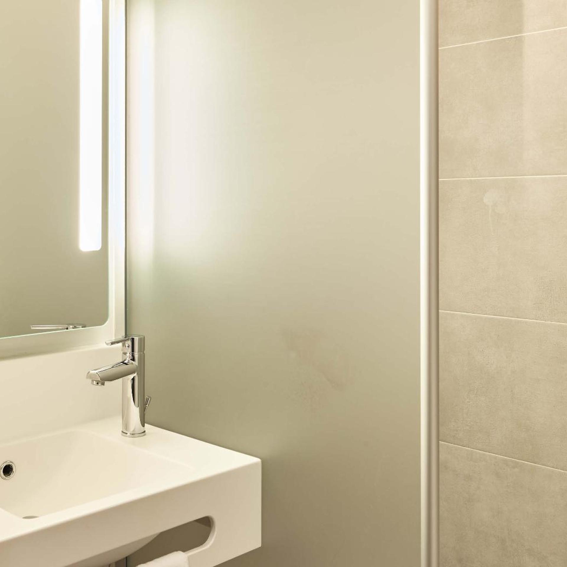 غرفة ثلاثية، B&B Hotel Le Port Marly Saint Germain en Laye 7/7