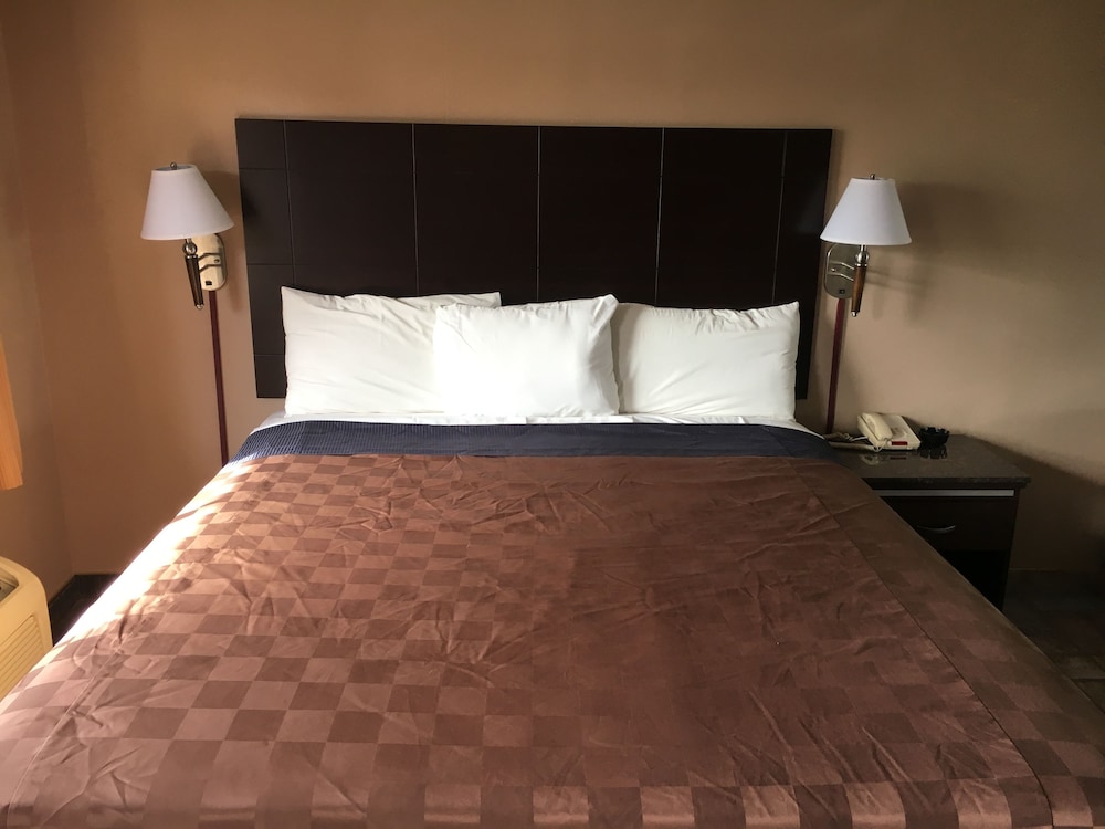 Del Amo Inn 19/26