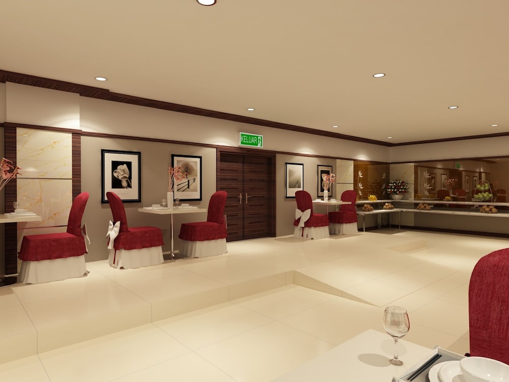 Hallmark Regency Hotel 17/27