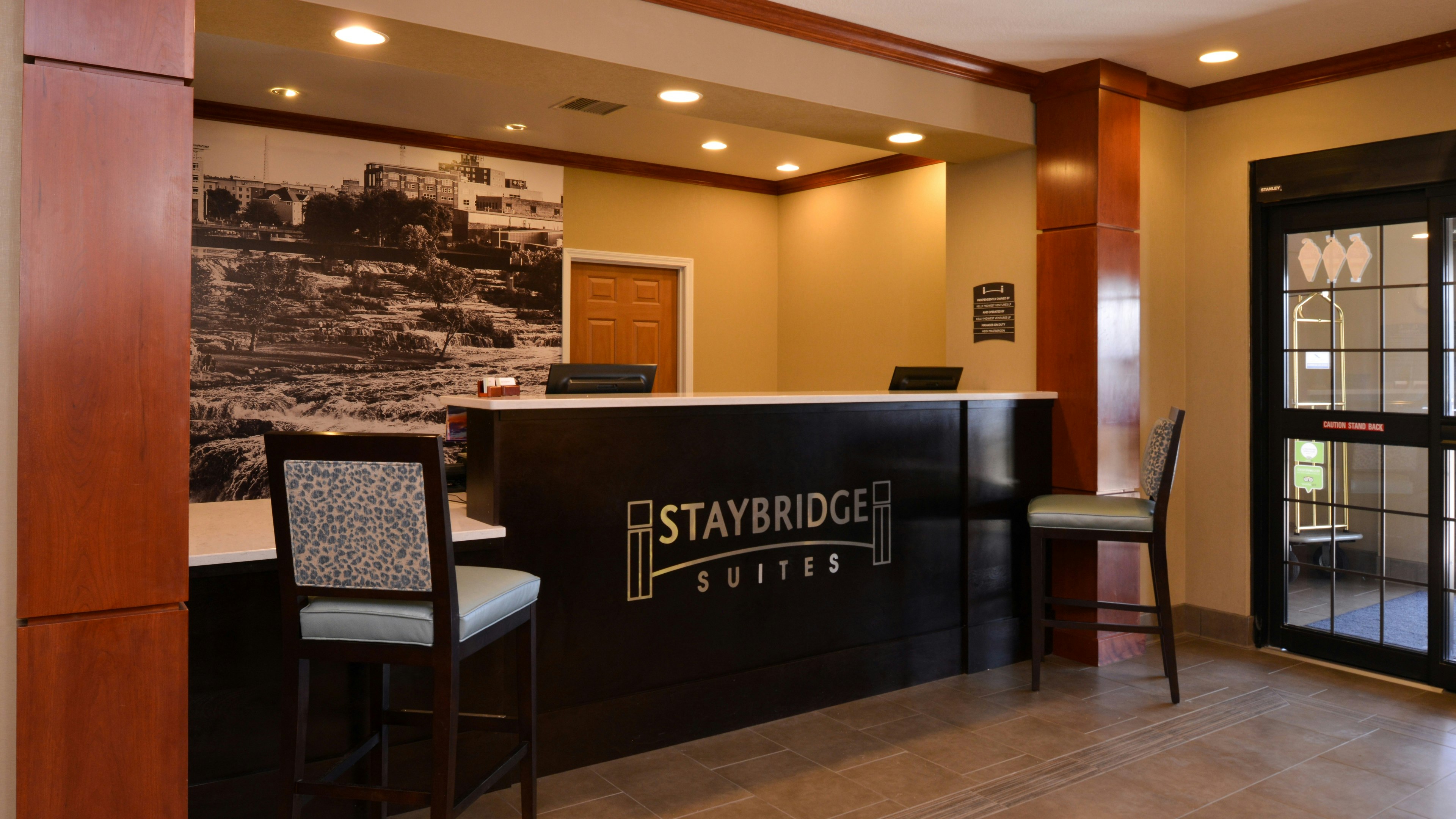 Staybridge Suites Sioux Falls At Empire Mall 7/54