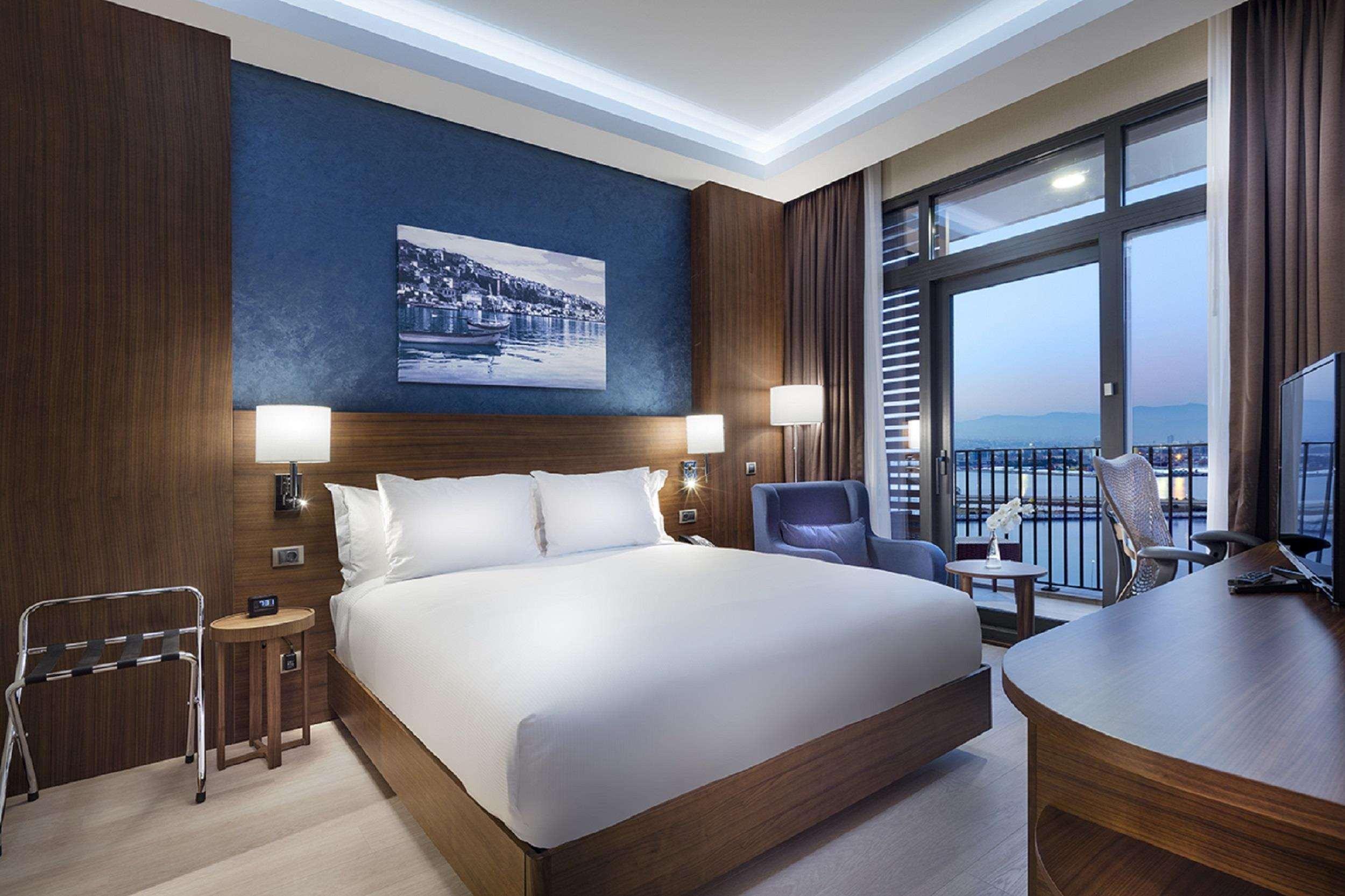 1 BEDROOM, AEGEAN, SUITE, KING BED, SEA VIEW