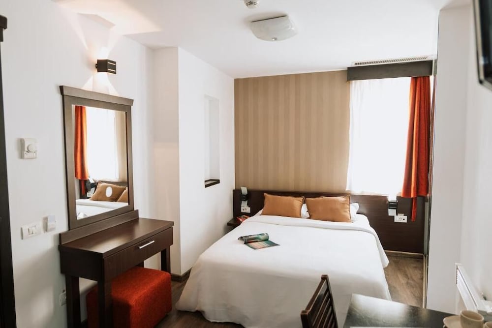 Hotel Duke Armeneasca 32/65