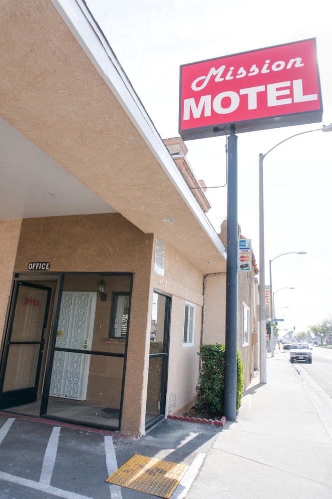 Mission Motel 3/33