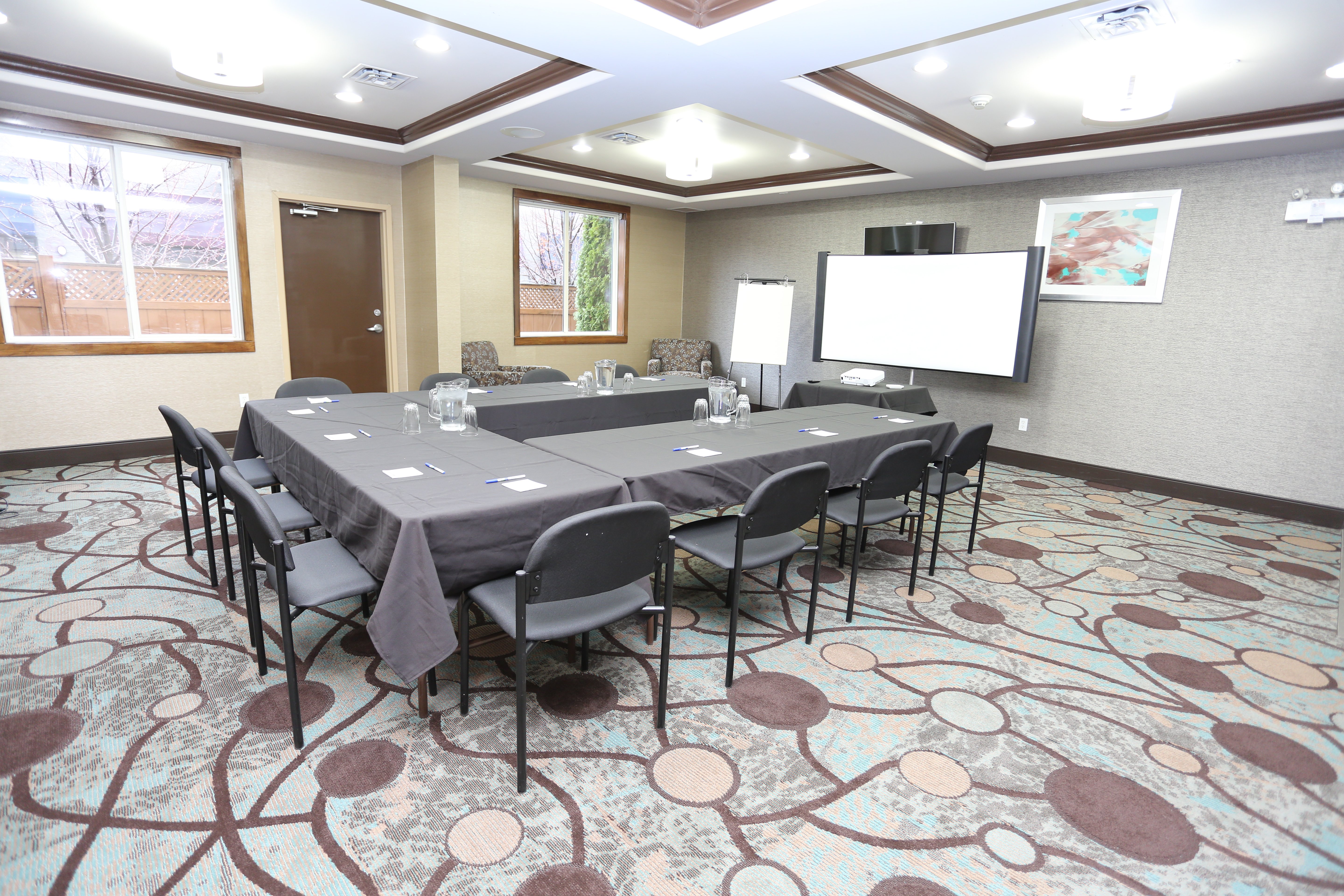 Holiday Inn Express Vernon 50/61