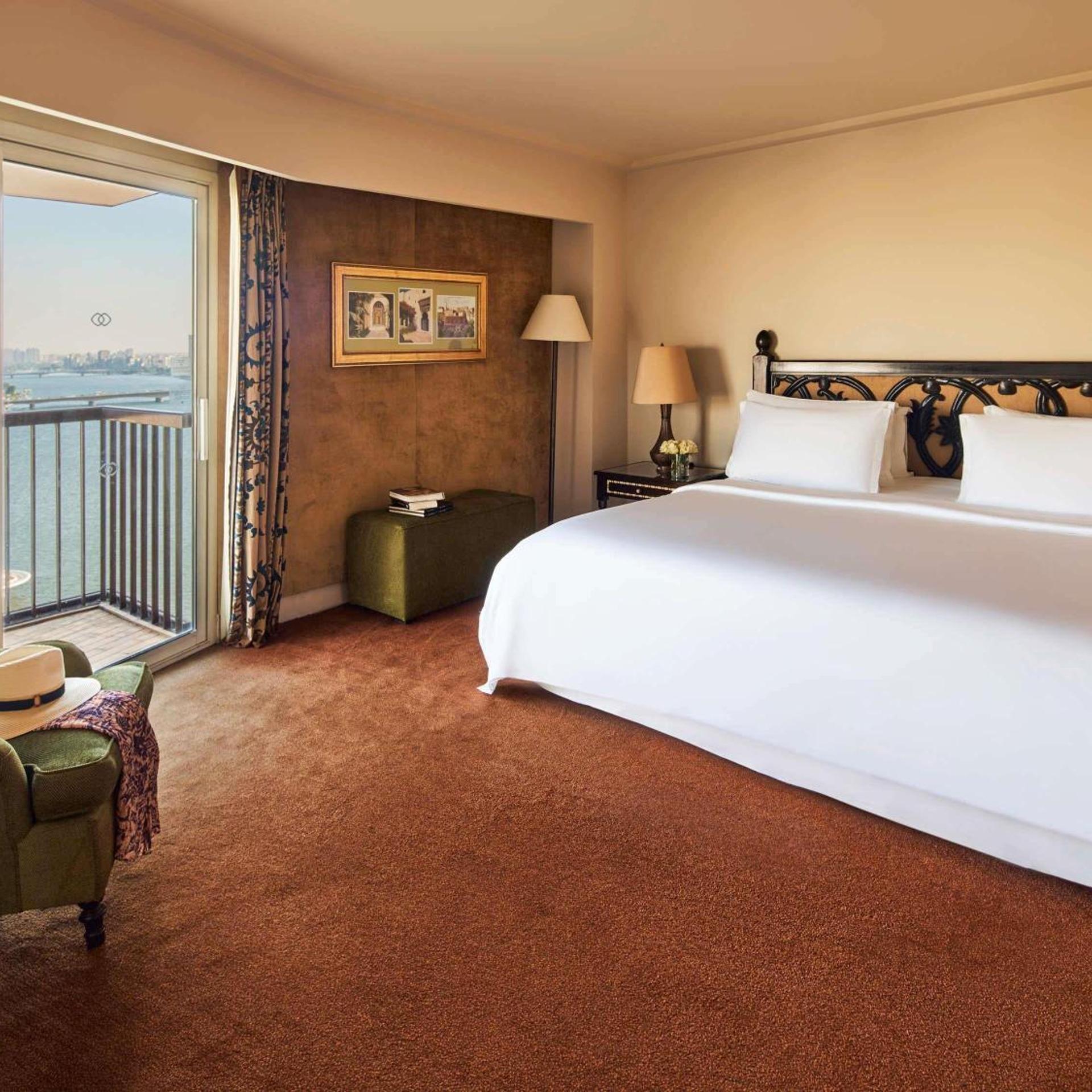 Opera, Suite, King Bed, Panoramic River View