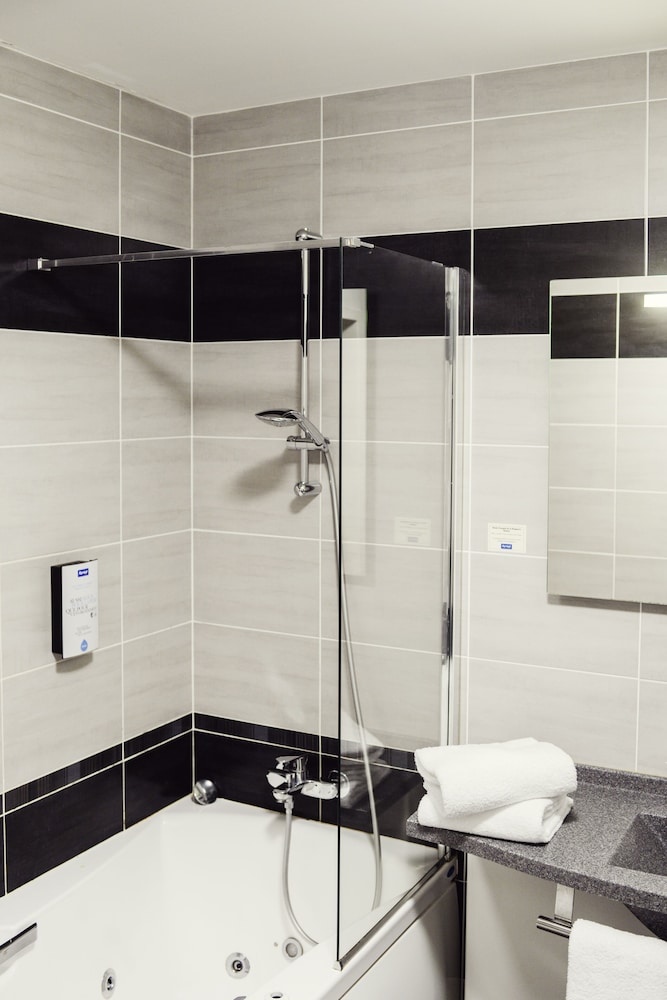 Hotel Kyriad Auray Carnac 6/71