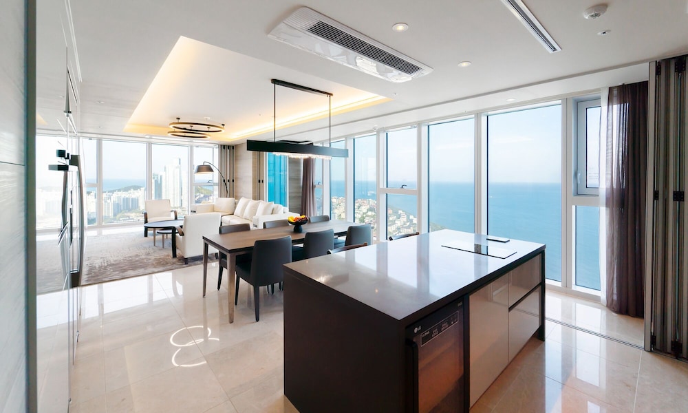 NEWCZ LCT RESIDENCE 48/48