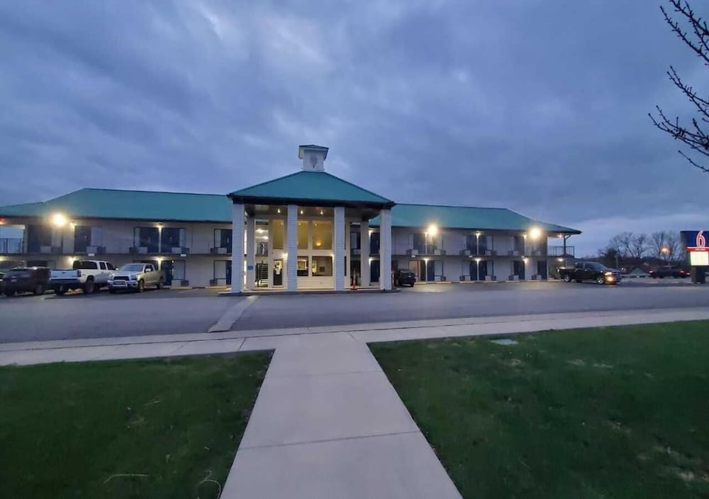 Motel 6 Branson West Silver Dollar City 3/58