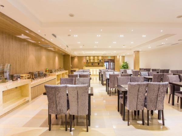 Jinjiang Metropolo Hoteltaiyuanshimao Center 33/48