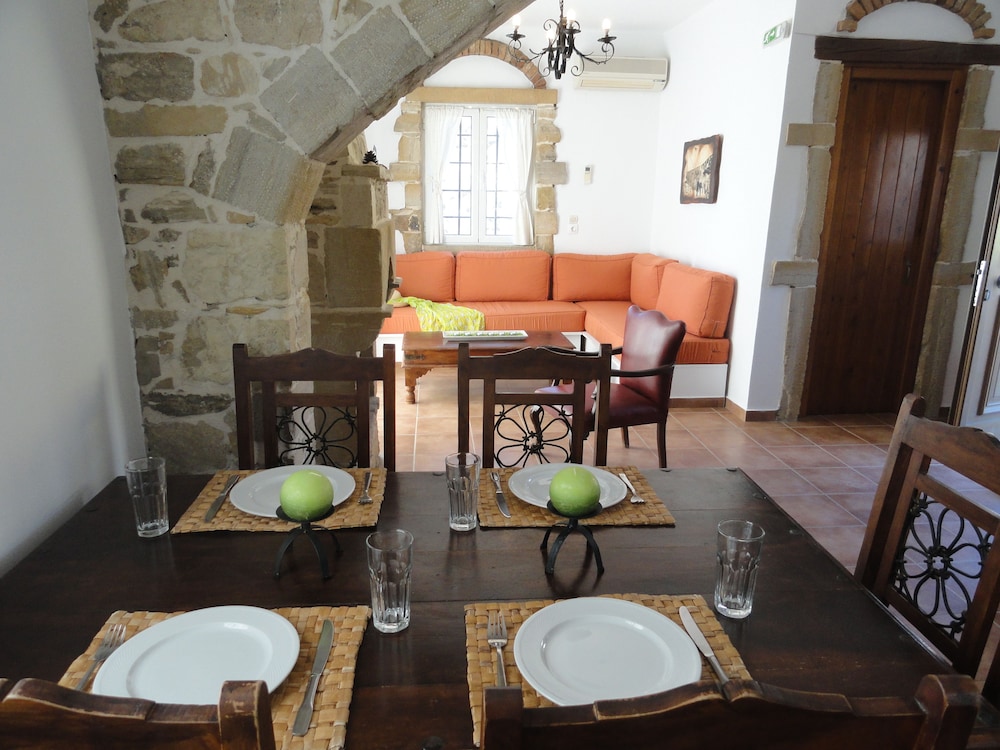Phaestias Villas 9/22