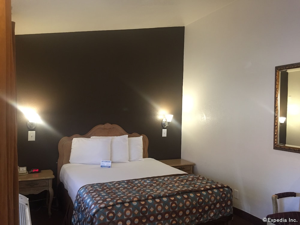 Anaheim Discovery Inn Suites 15/68