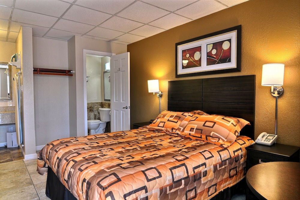 Rodeway Inn And Suites 22/71