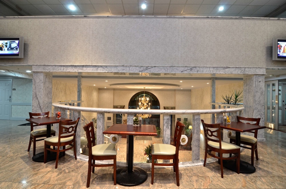 Best Western Plus Concordville Hotel 42/54