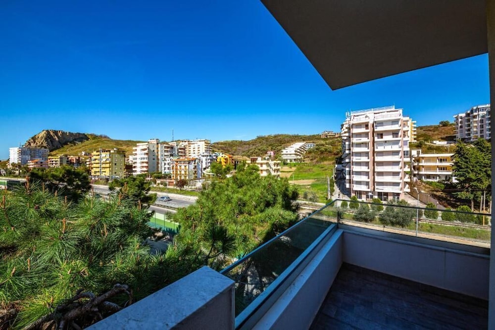Bella Vista Hotel 3/50