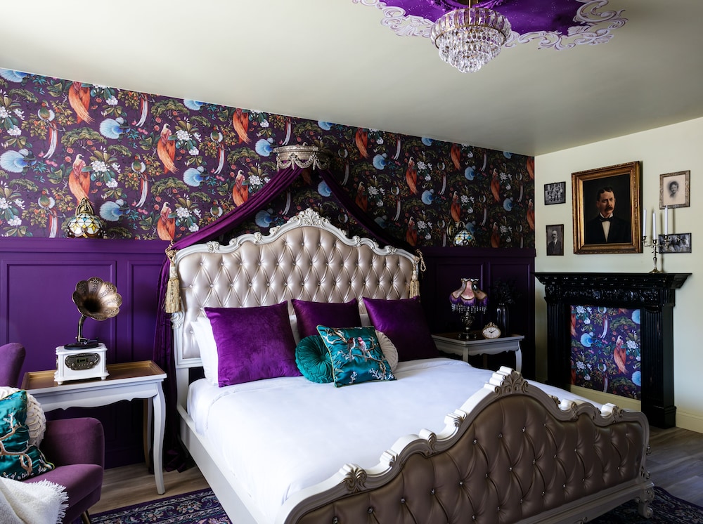 Victorian, King Bed