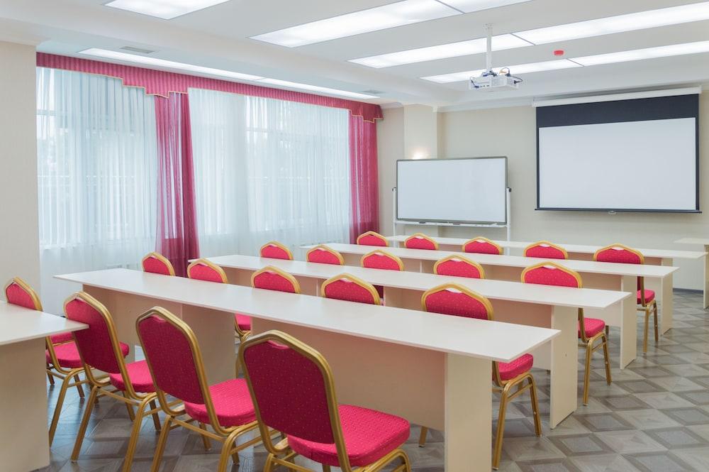 BUSINESS HOTEL ALMATY 35/39
