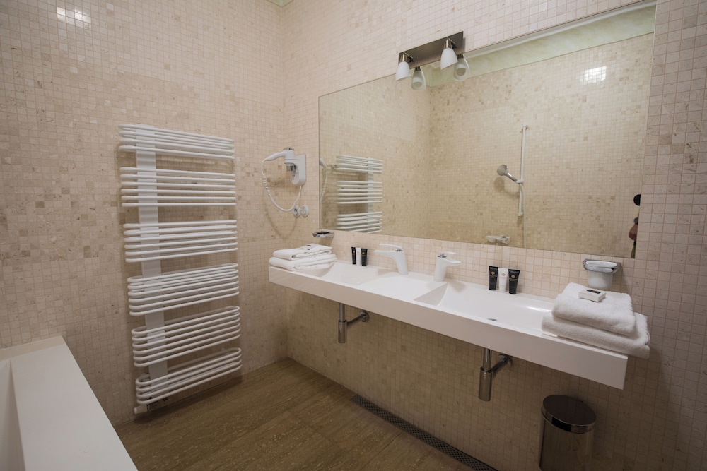 جناح بسرير كينج وسرير فردي، Hotel Ebersbach 6/8