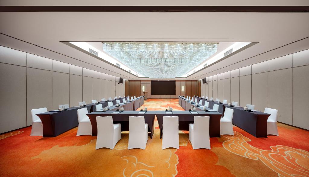 Grand Mercure Wuxi Huishan 68/76